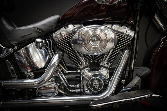 Harley-Davidson Softail Deluxe (FLSTNI) 12 of 15