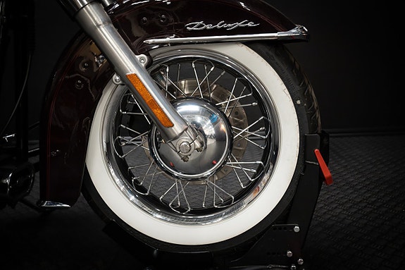Harley-Davidson Softail Deluxe (FLSTNI) 9 of 15