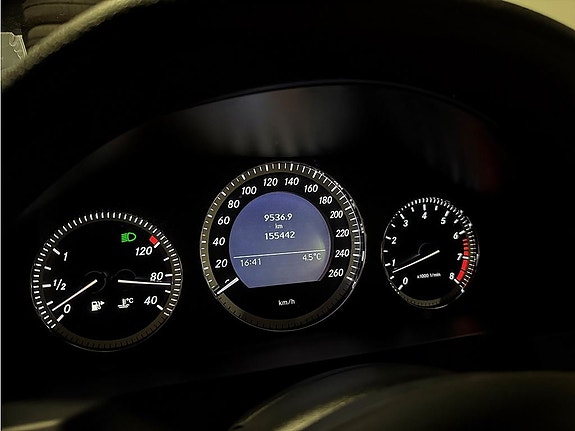 Mercedes-Benz C180 3 of 5