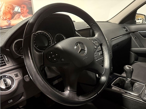 Mercedes-Benz C180 4 of 5