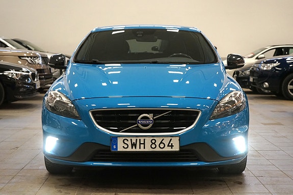 Volvo V40 4 of 21