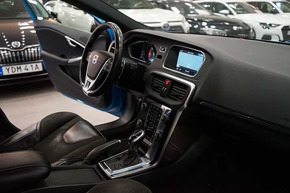 Volvo V40 13 of 21