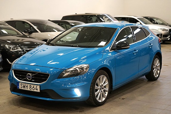 Volvo V40 2 of 21