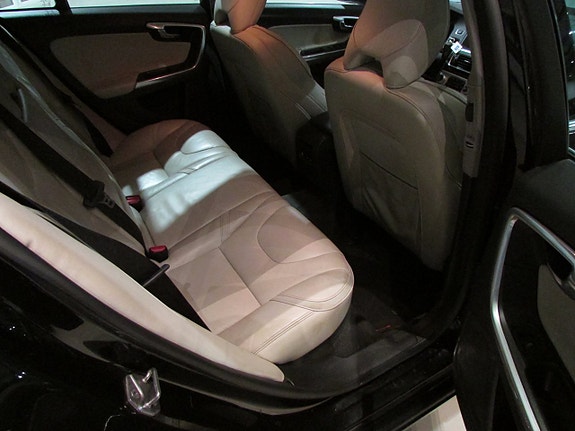 Volvo V60 12 of 18