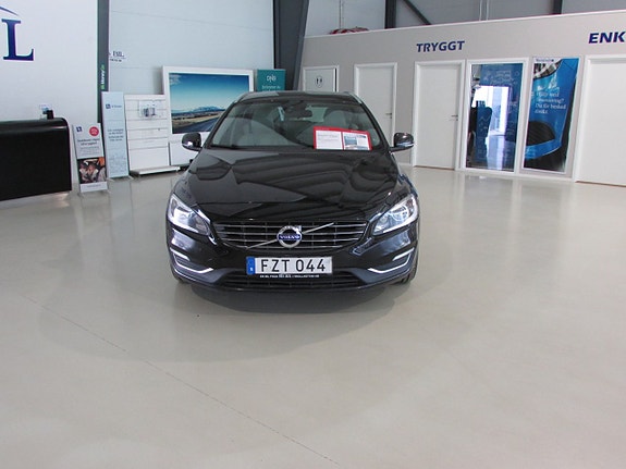 Volvo V60 2 of 5