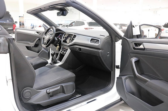 Volkswagen T-Roc 11 of 22
