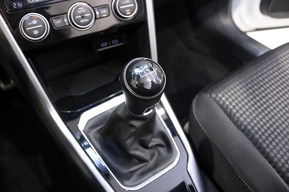 Volkswagen T-Roc 14 of 22