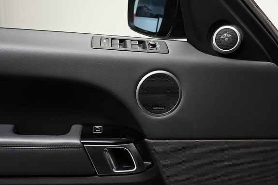 Land Rover Range Rover Sport 22 of 27