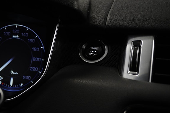 Land Rover Range Rover Sport 24 of 27