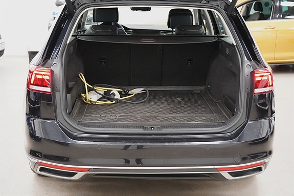 Volkswagen Passat 10 of 27