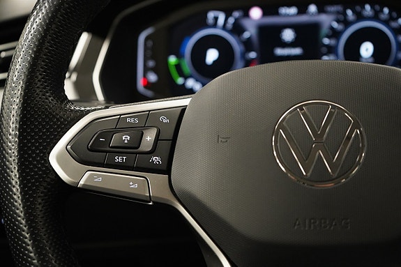 Volkswagen Passat 17 of 27