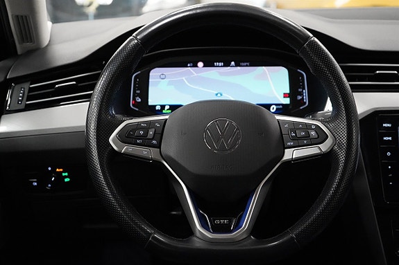 Volkswagen Passat 16 of 27