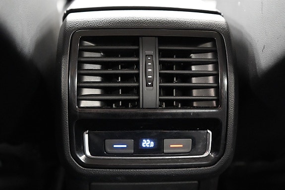 Volkswagen Passat 13 of 27