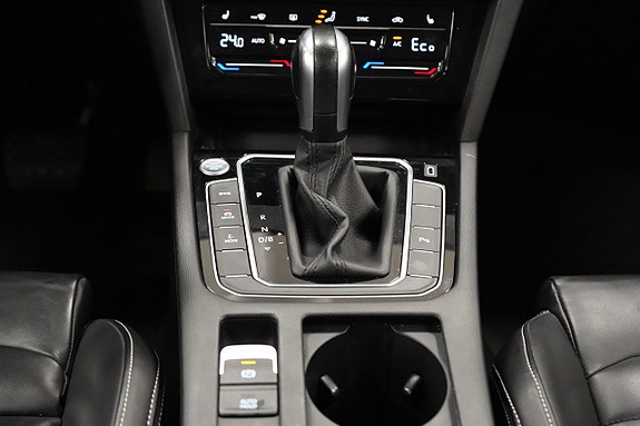 Volkswagen Passat 18 of 27