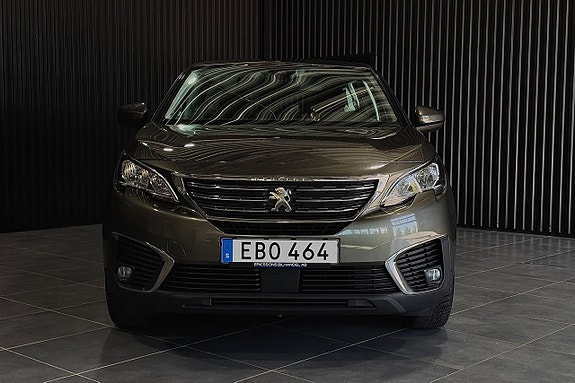 Peugeot 5008 2 of 19