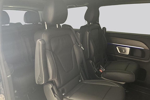 Mercedes-Benz V300 d 9 of 14