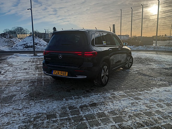 Mercedes-Benz EQB250+ 4 of 5