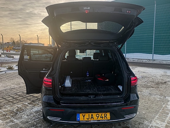 Mercedes-Benz EQB250+ 2 of 5
