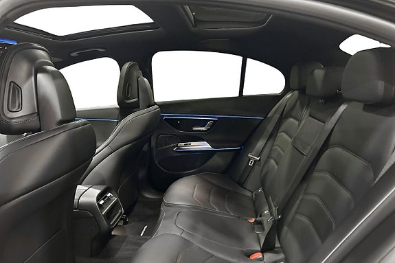 Mercedes-Benz E300 de 11 of 13