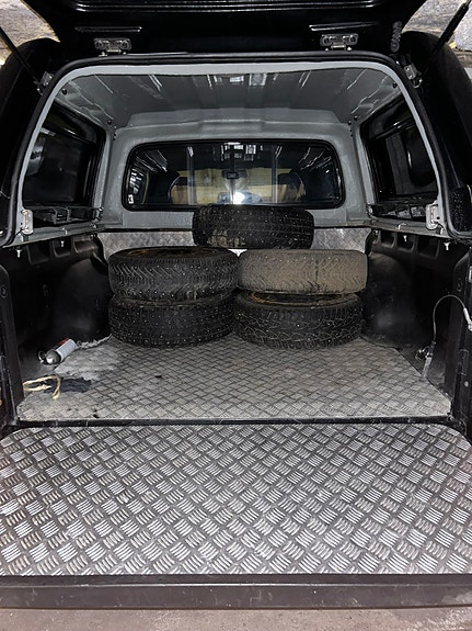 Volkswagen Amarok 3 of 9