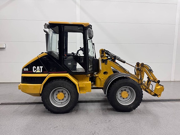 Cat 906 med snödäck