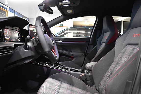 Volkswagen Golf I 21 of 26