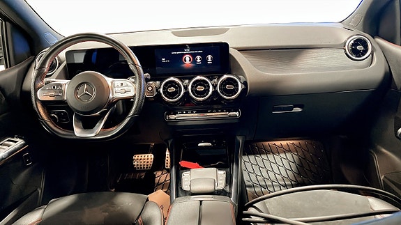 Mercedes-Benz B250 e 4 of 5