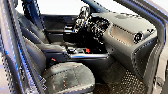 Mercedes-Benz B250 e 3 of 5
