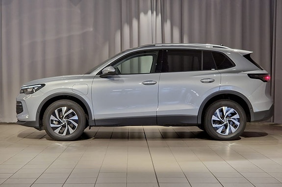 Volkswagen Tiguan 2 of 13
