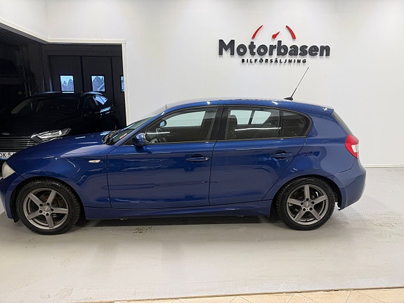 BMW 120 2 of 5