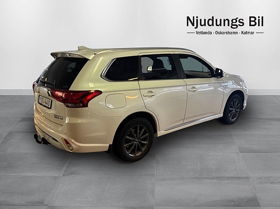 Mitsubishi Outlander 3 of 5
