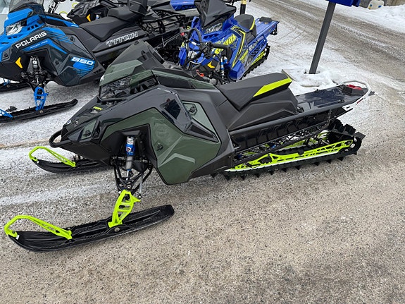 Polaris 9R KHAOS SLASH 146 7S - 24 4 of 5