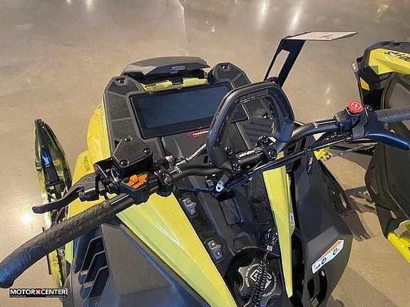 Ski-Doo Freeride Standard 850 E-TEC Turbo R 146 10.25 Display Standard 850 E-TEC Turbo R 146 DSHOT 2.5in 64mm 10.25 in. 3 of 3