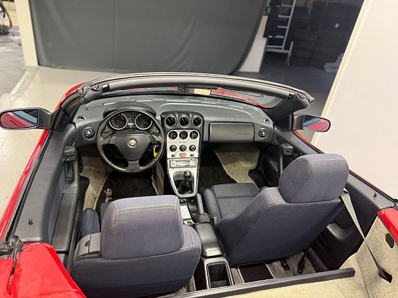 Alfa Romeo Spider 3 of 5