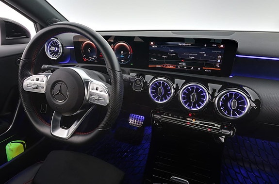 Mercedes-Benz A250 e 13 of 27