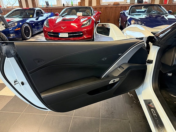 Chevrolet Corvette 26 of 30