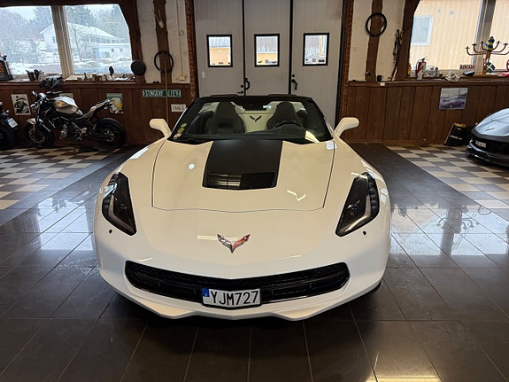 Chevrolet Corvette 3 of 5