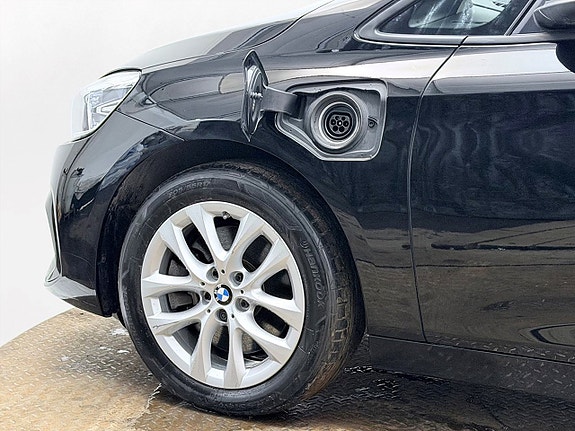 BMW 225xe 10 of 27