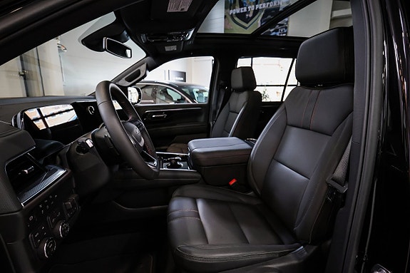 Chevrolet Tahoe 14 of 30