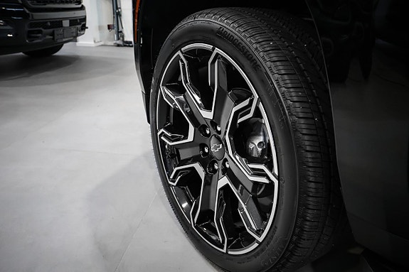 Chevrolet Tahoe 7 of 30