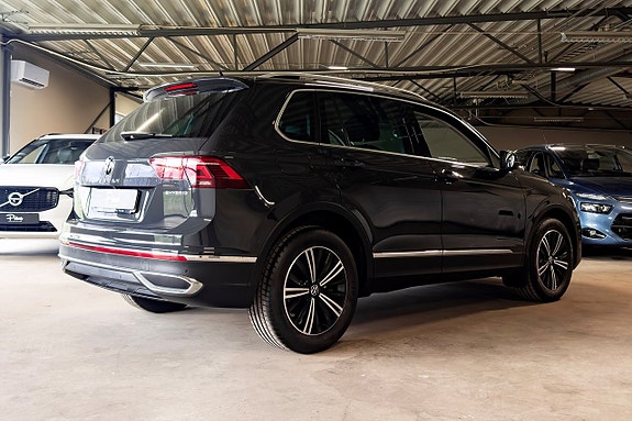 Volkswagen Tiguan 3 of 13