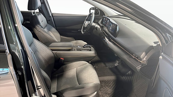 Nissan Ariya 3 of 9