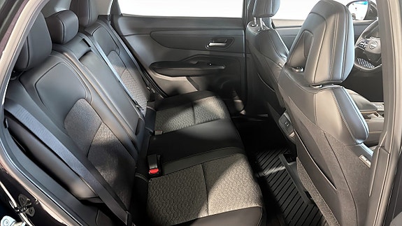 Nissan Ariya 5 of 9