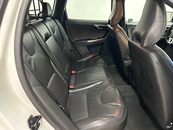 Volvo XC60 7 of 12