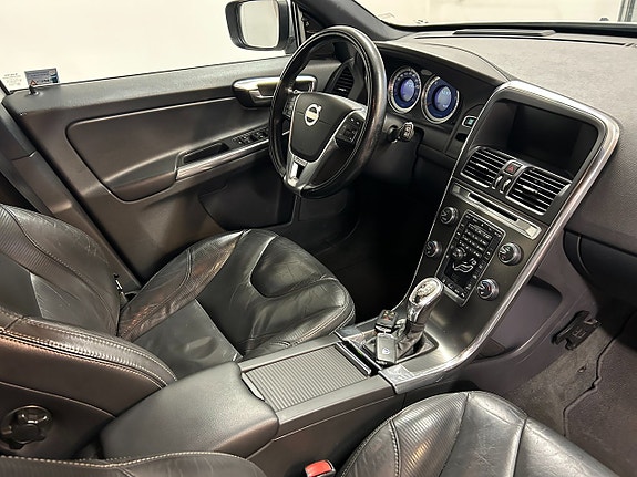 Volvo XC60 6 of 12