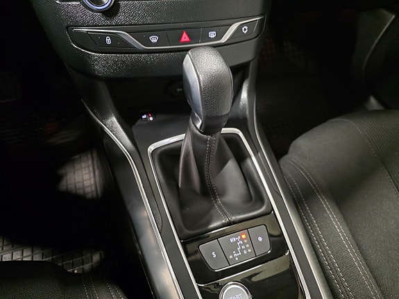 Peugeot 308 8 of 9