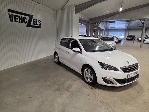 Peugeot 308 2 of 9