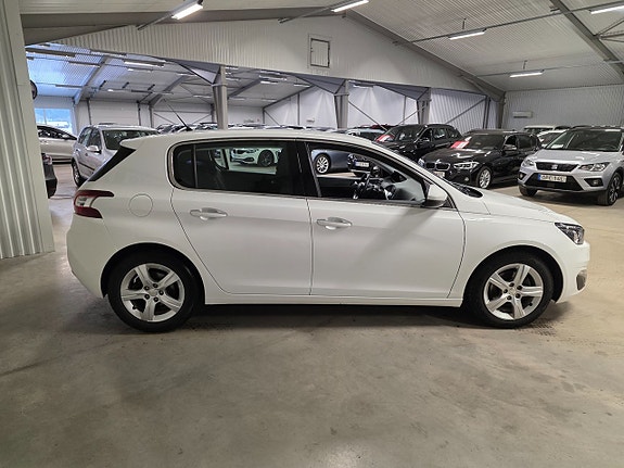 Peugeot 308 3 of 9