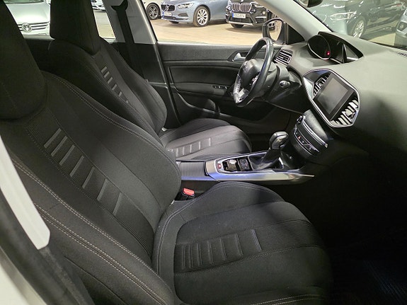 Peugeot 308 7 of 9
