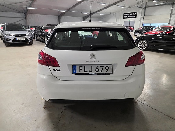 Peugeot 308 4 of 9
